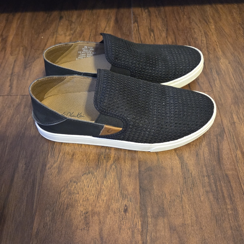 OluKai Pehua Slip-ons size 6.5